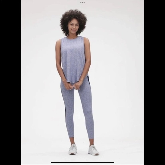GapFit Brushed Tech Jersey Knot-Hem Tank Top Purple Small athletic gopcore lilac - Picture 5 of 12